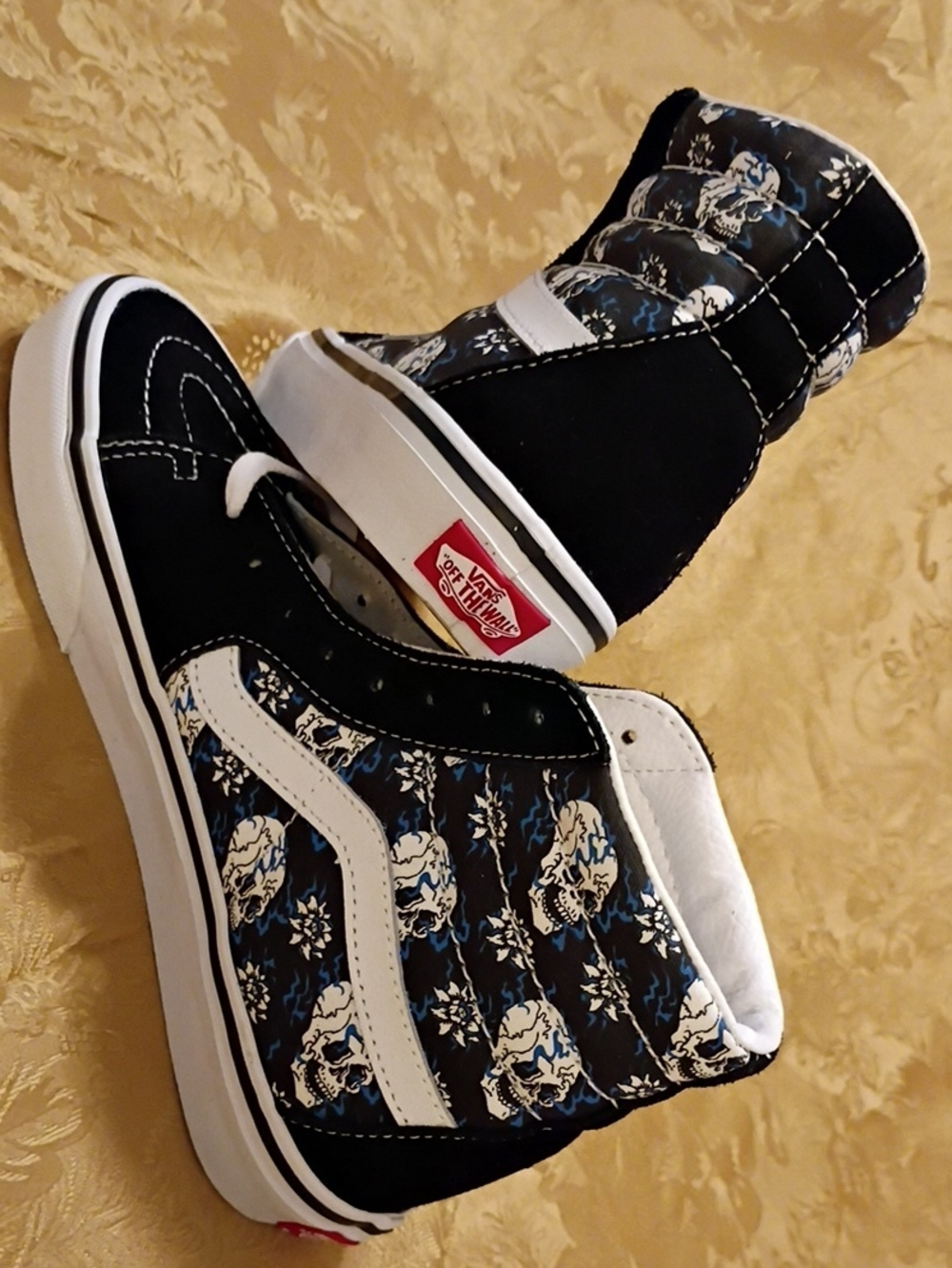 VANS Black and Blue Skulls Sk8-Hi Women's 7.5 Men's 6.0 - Picture 2 of 12